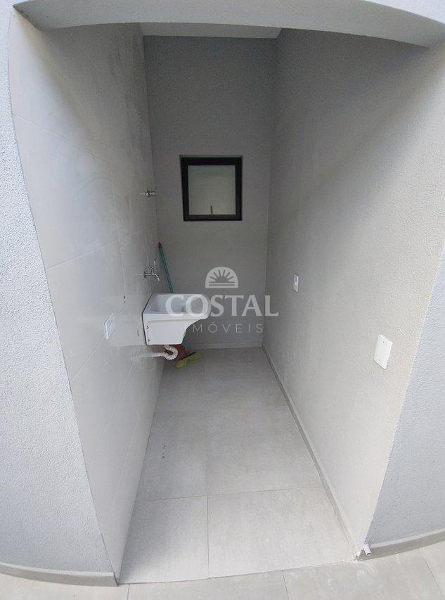 Linda Casa a Venda no Golfinhos - Caraguatatuba - 
