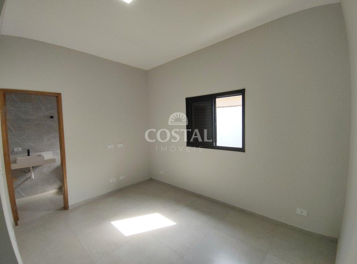 Linda Casa a Venda no Golfinhos - Caraguatatuba - 