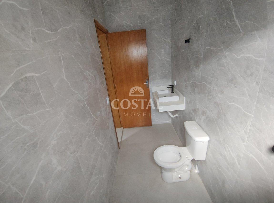 Linda Casa a Venda no Golfinhos - Caraguatatuba - 
