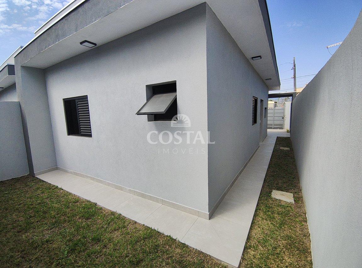 Linda Casa a Venda no Golfinhos - Caraguatatuba - 