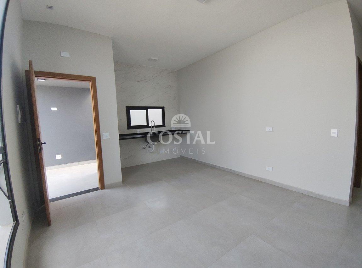 Linda Casa a Venda no Golfinhos - Caraguatatuba - 