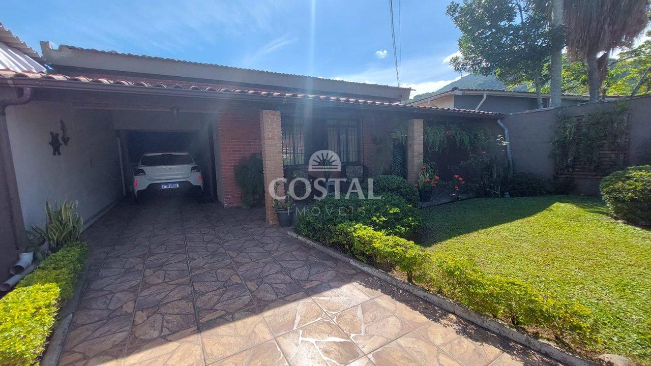 Casa com 03 Dormitórios à Venda, Martim de Sá, Caraguatatuba/SP  Caraguatatuba - 