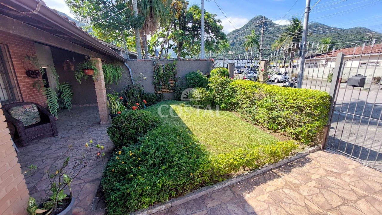 Casa com 03 Dormitórios à Venda, Martim de Sá, Caraguatatuba/SP  Caraguatatuba - 