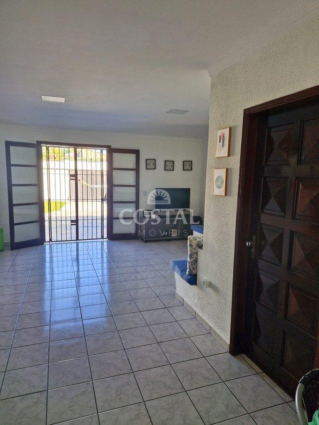 Casa com 03 Dormitórios e Piscina à Venda - Martim de Sá, Caraguatatuba/SP  Caraguatatuba - 