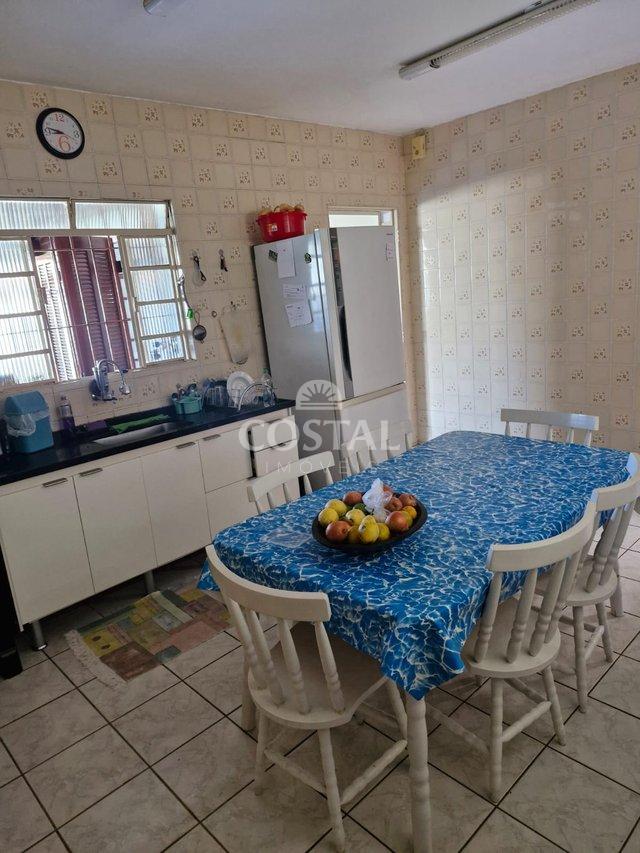 Casa com 03 Dormitórios e Piscina à Venda - Martim de Sá, Caraguatatuba/SP  Caraguatatuba - 