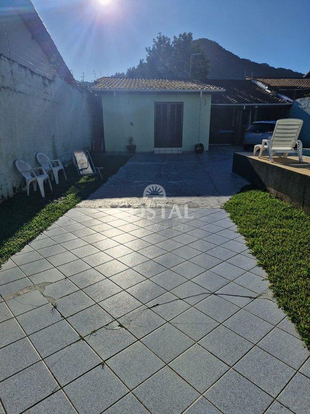 Casa com 03 Dormitórios e Piscina à Venda - Martim de Sá, Caraguatatuba/SP  Caraguatatuba - 