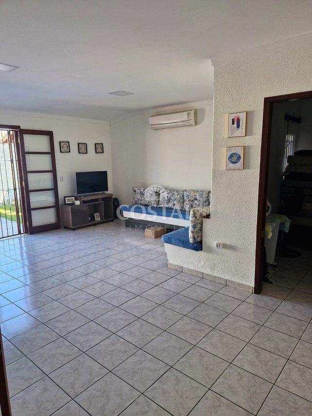 Casa com 03 Dormitórios e Piscina à Venda - Martim de Sá, Caraguatatuba/SP  Caraguatatuba - 