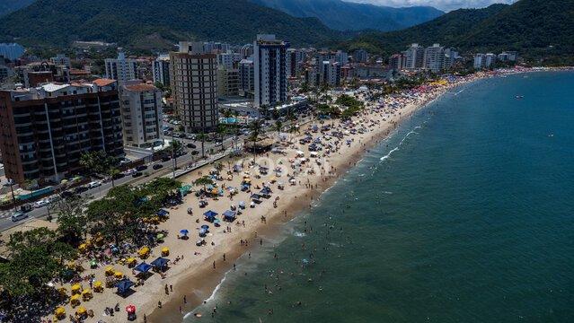 Apartamento com 02 Dormitórios a 700 metros da praia - Martim de Sá, Caraguatatuba/SP  Caraguatatuba - 