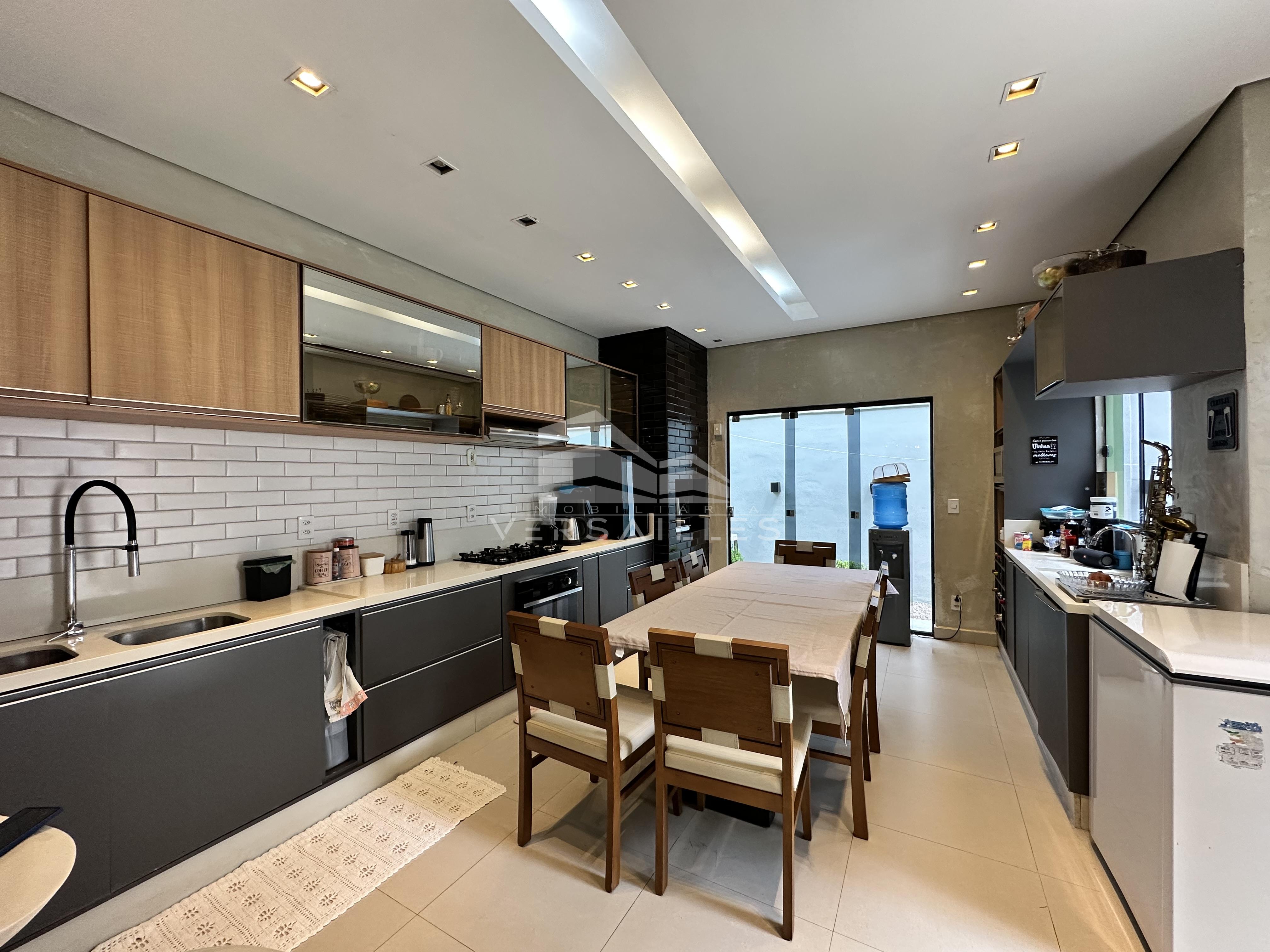 Sobrado, 3 quartos, 280 m² - Foto 1