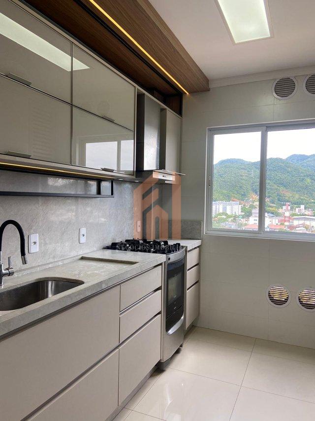 Apartamento de 02 dormitórios semi mobiliado, em condomínio com infraestrutura - Camboriú - 