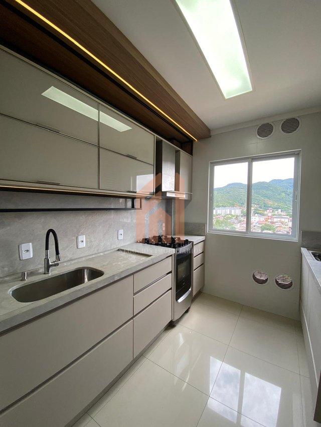 Apartamento de 02 dormitórios semi mobiliado, em condomínio com infraestrutura - Camboriú - 