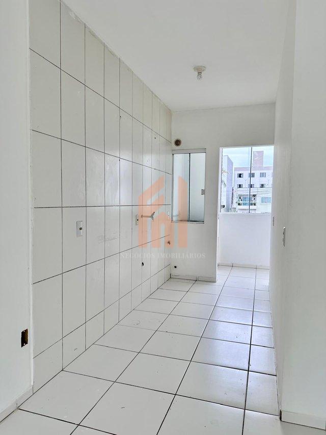 Este bom apartamento é ideal para primeiro imóvel ou para investir em locação.  - Camboriú - 