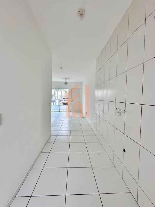 Este bom apartamento é ideal para primeiro imóvel ou para investir em locação.  - Camboriú - 