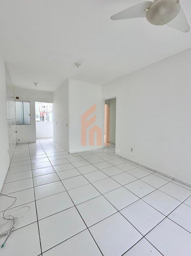 Este bom apartamento é ideal para primeiro imóvel ou para investir em locação.  - Camboriú - 