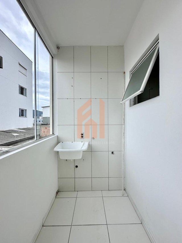 Este bom apartamento é ideal para primeiro imóvel ou para investir em locação.  - Camboriú - 