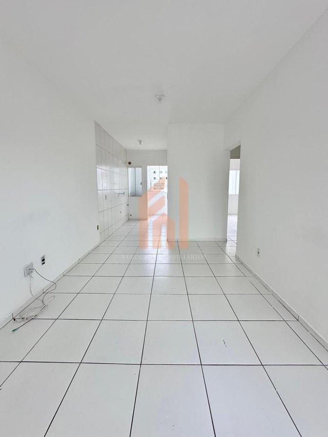 Este bom apartamento é ideal para primeiro imóvel ou para investir em locação.  - Camboriú - 