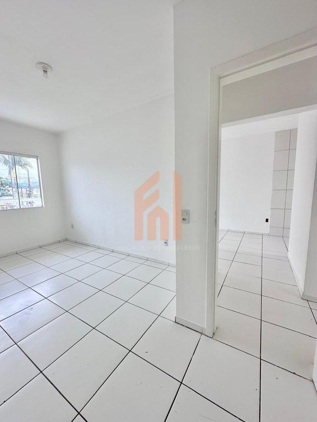 Este bom apartamento é ideal para primeiro imóvel ou para investir em locação.  - Camboriú - 