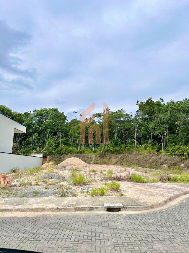 Terreno de 300m2 em um bairro internacional  - Camboriú - 