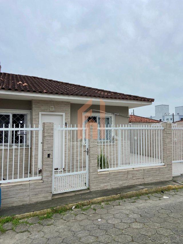 Casa plana no Centro de Camboriú, semi mobiliada! - Camboriú - 