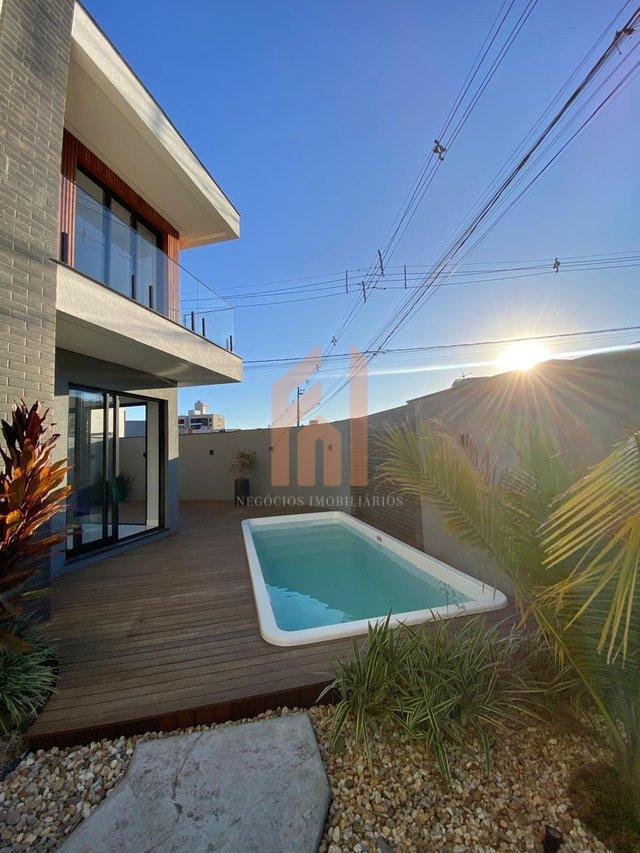 Amplo sobrado de esquina com 04 suítes e piscina no Terras Altas - Camboriú - 