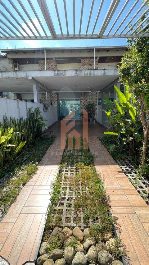 Sobrado 2 suítes de 100m2 com 2 vagas no Centro da cidade  - Camboriú - 