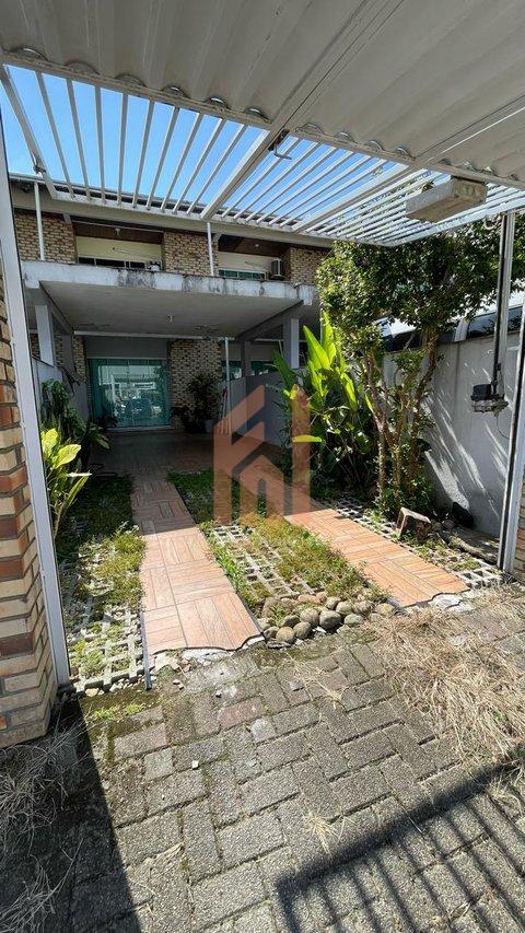 Sobrado 2 suítes de 100m2 com 2 vagas no Centro da cidade  - Camboriú - 