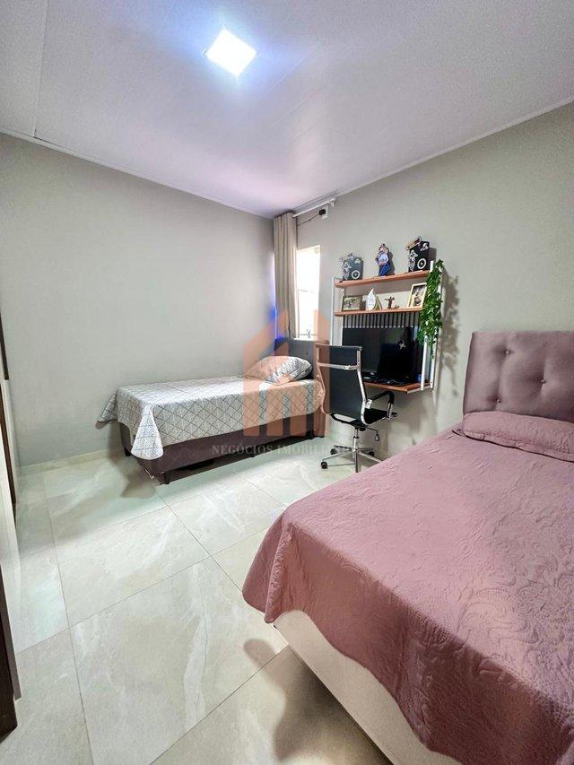 Sobrado plano com PÁTIO, sendo 2 Quartos 2 vagas no Bairro Rio Pequeno  - Camboriú - 