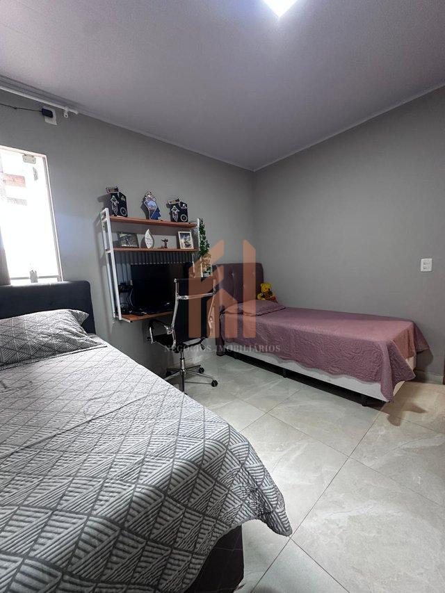 Sobrado plano com PÁTIO, sendo 2 Quartos 2 vagas no Bairro Rio Pequeno  - Camboriú - 