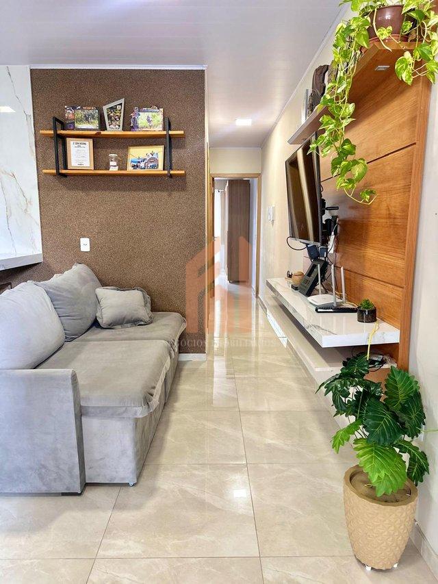 Sobrado plano com PÁTIO, sendo 2 Quartos 2 vagas no Bairro Rio Pequeno  - Camboriú - 