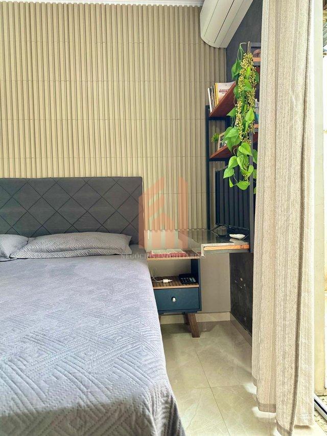 Sobrado plano com PÁTIO, sendo 2 Quartos 2 vagas no Bairro Rio Pequeno  - Camboriú - 