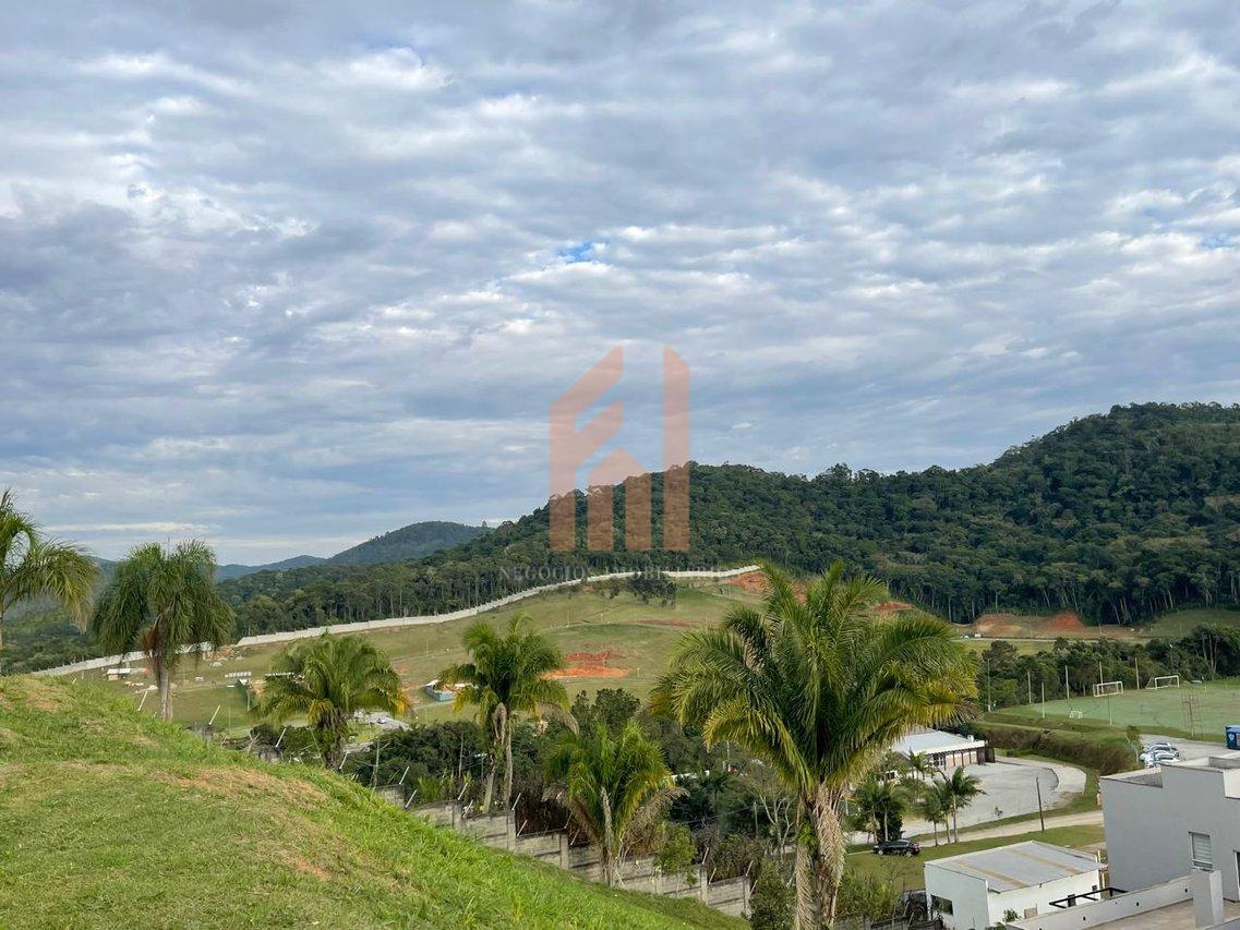 Casa em condomínio fechado com 03 suítes próxima ao Centro de Camboriú - Camboriú - 