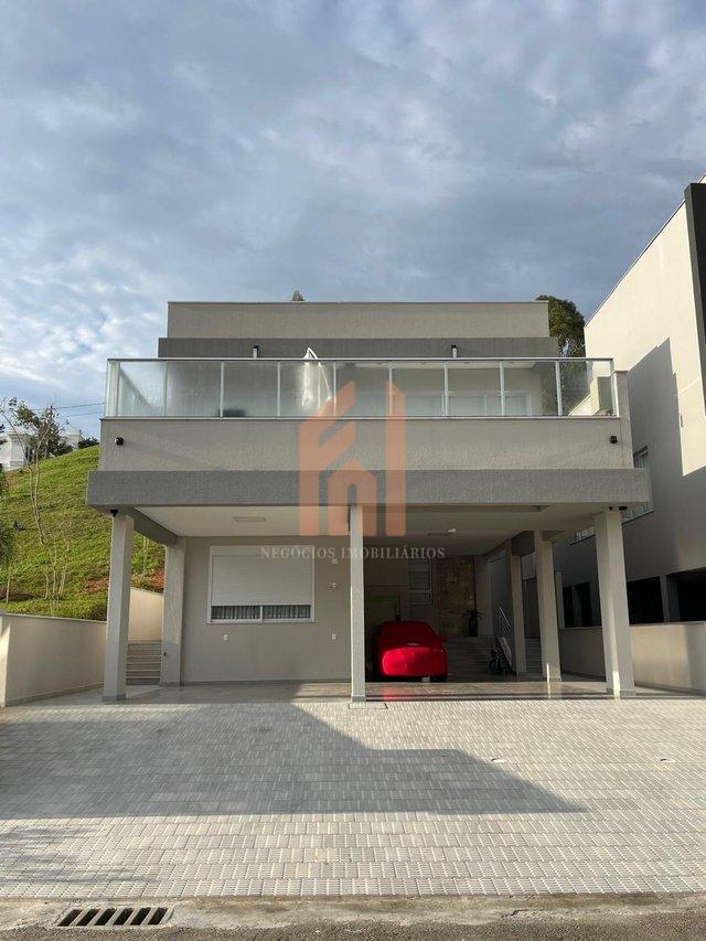 Casa em condomínio fechado com 03 suítes próxima ao Centro de Camboriú - Camboriú - 