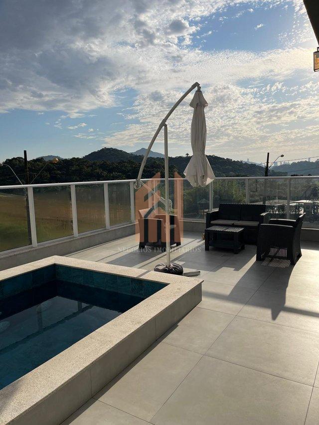 Casa em condomínio fechado com 03 suítes próxima ao Centro de Camboriú - Camboriú - 