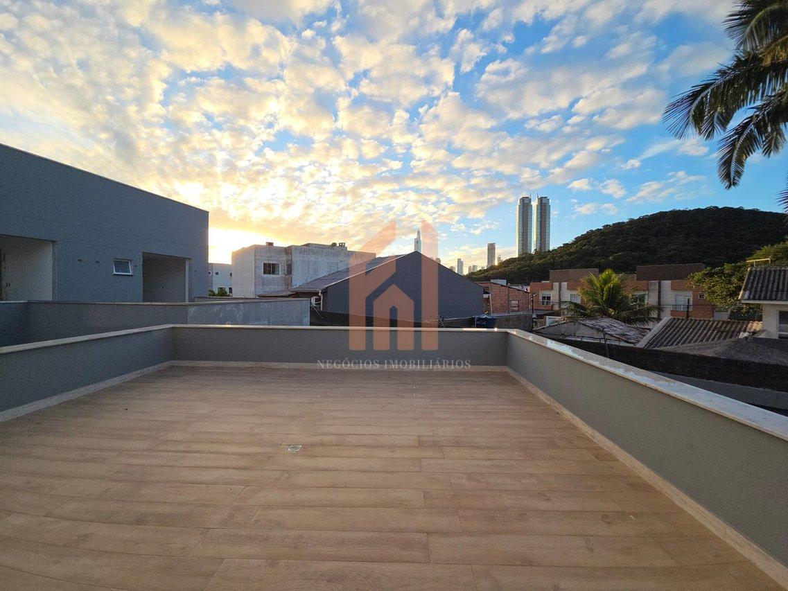 Linda casa com piscina em condomínio familiar com uma vista para as montanhas em Balneário - Balneário Camboriú - 