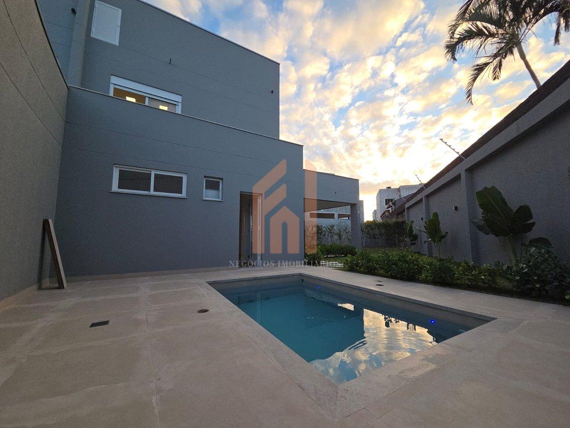 Linda casa com piscina em condomínio familiar com uma vista para as montanhas em Balneário - Balneário Camboriú - 
