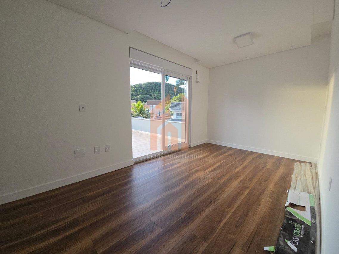 Linda casa com piscina em condomínio familiar com uma vista para as montanhas em Balneário - Balneário Camboriú - 