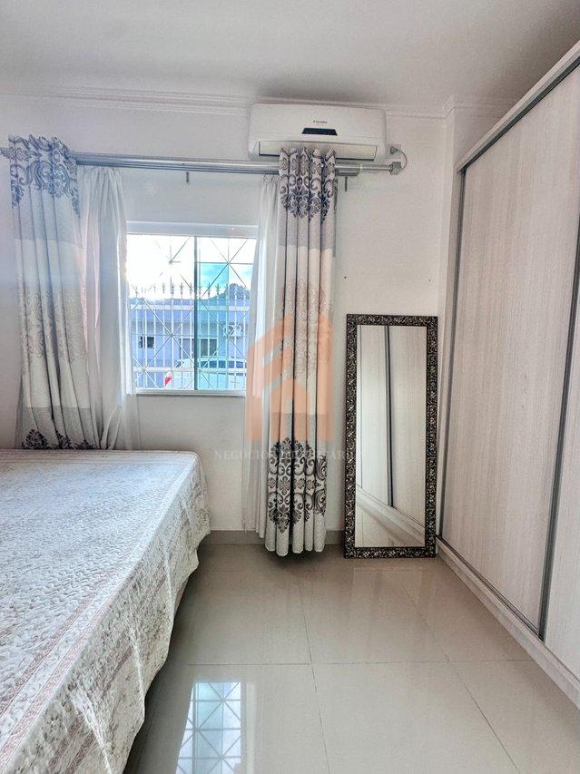 Casa plana de esquina em Balneário Camboriú com quintal - Balneário Camboriú - 