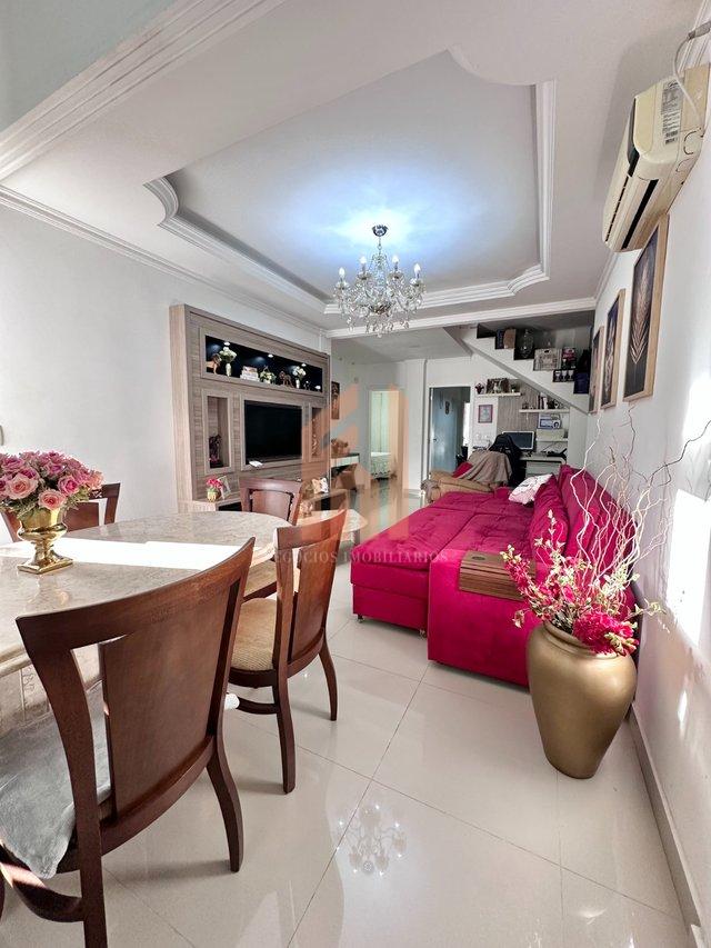 Casa plana de esquina em Balneário Camboriú com quintal - Balneário Camboriú - 