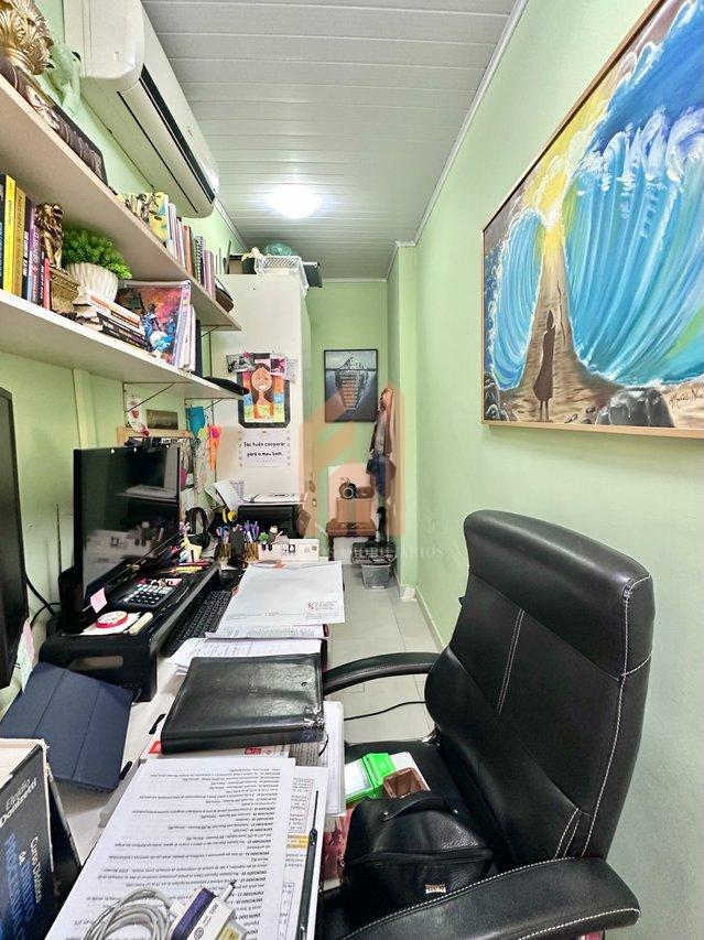 Casa plana de esquina em Balneário Camboriú com quintal - Balneário Camboriú - 