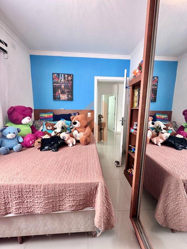 Casa plana de esquina em Balneário Camboriú com quintal - Balneário Camboriú - 