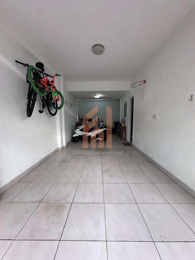 Casa plana de esquina em Balneário Camboriú com quintal - Balneário Camboriú - 