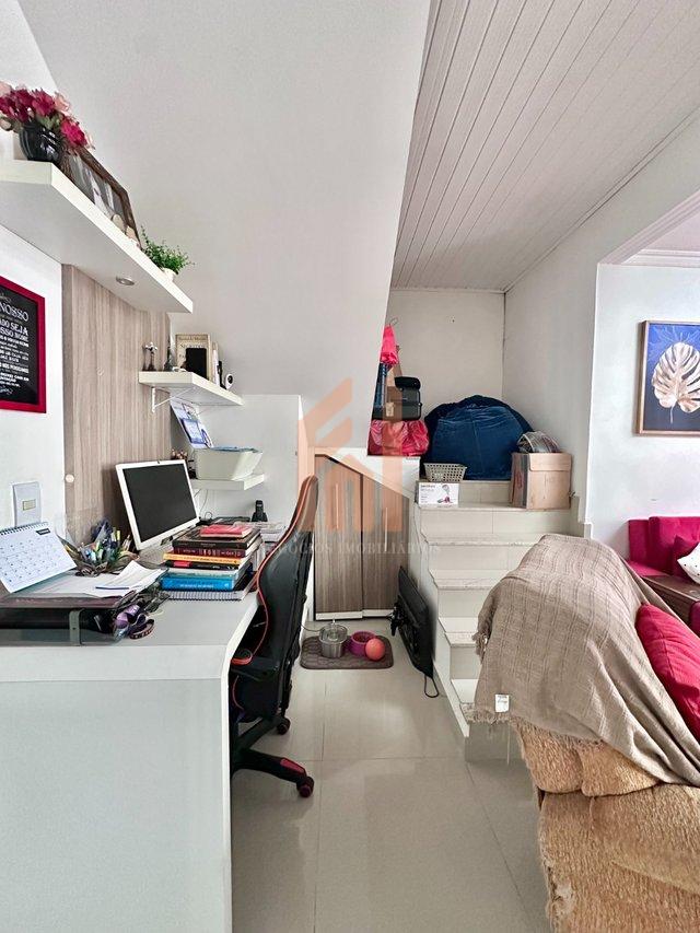 Casa plana de esquina em Balneário Camboriú com quintal - Balneário Camboriú - 
