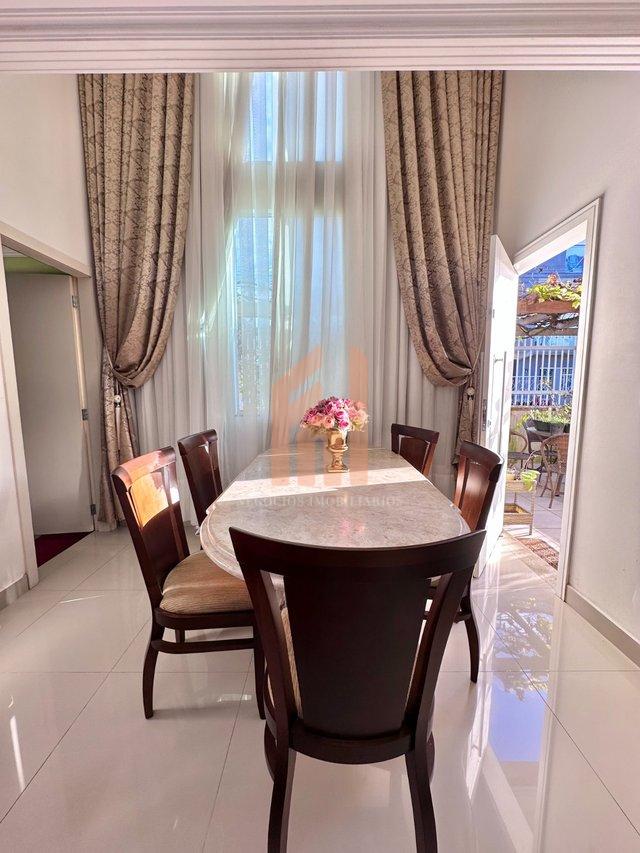 Casa plana de esquina em Balneário Camboriú com quintal - Balneário Camboriú - 