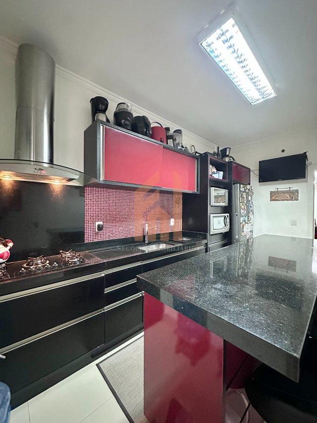 Casa plana de esquina em Balneário Camboriú com quintal - Balneário Camboriú - 