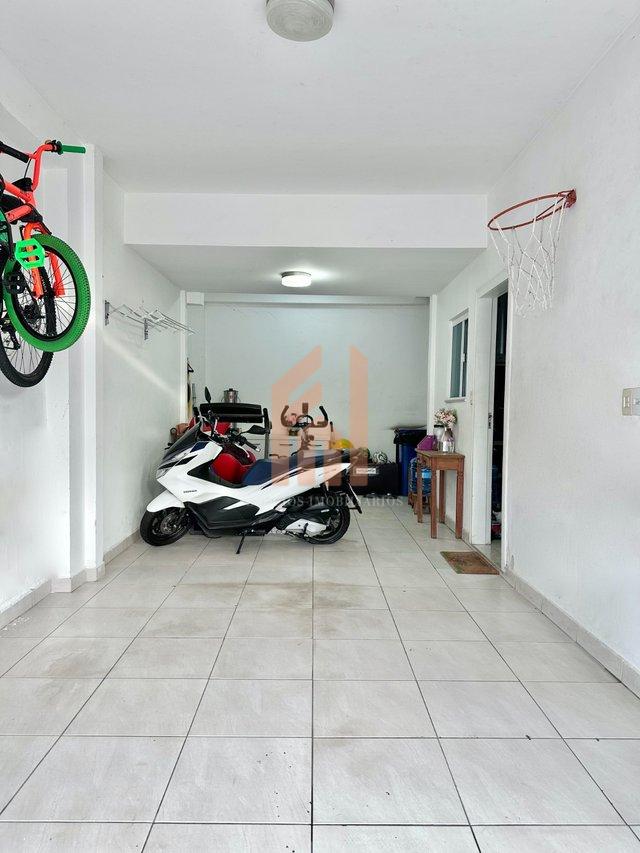 Casa plana de esquina em Balneário Camboriú com quintal - Balneário Camboriú - 