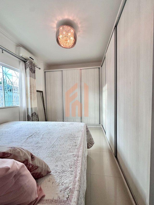 Casa plana de esquina em Balneário Camboriú com quintal - Balneário Camboriú - 
