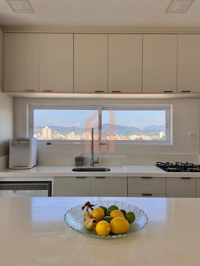 APARTAMENTO MOBILIADO | No Centro de Camboriú, andar alto com linda vista panorâmica - Camboriú - 