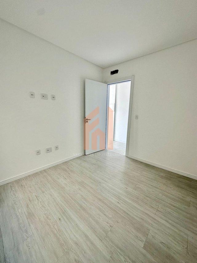 Apartamento térreo de 2 quartos sendo um suíte em rua calma - Camboriú - 