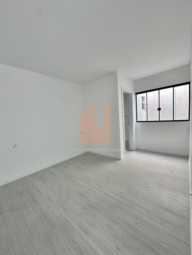 Apartamento térreo de 2 quartos sendo um suíte em rua calma - Camboriú - 