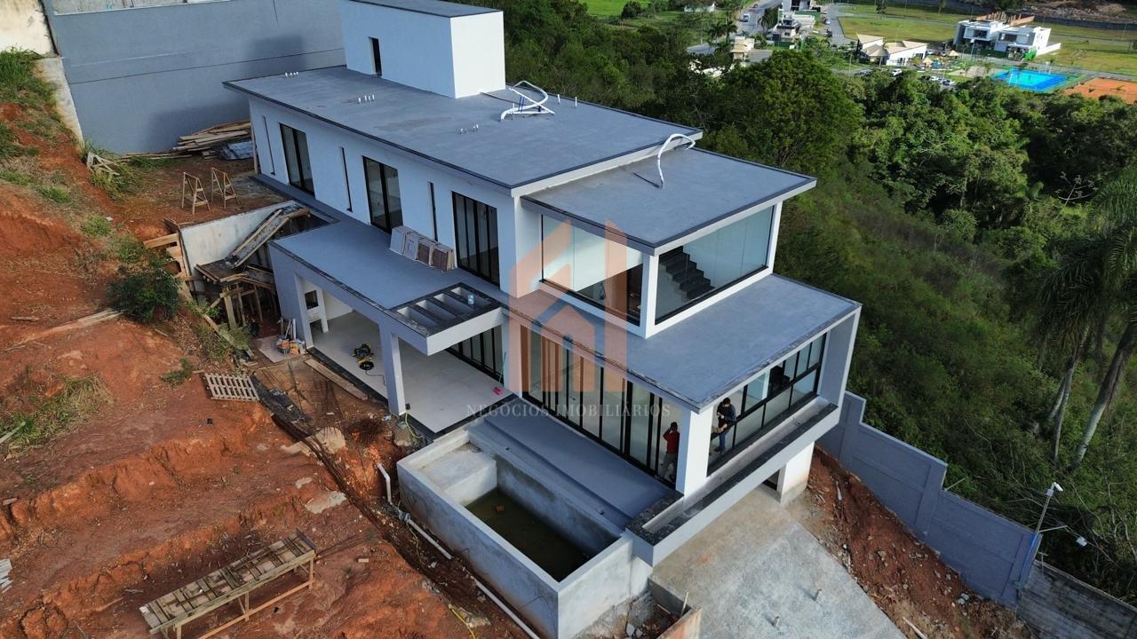 Casa em condomínio fechado com 03 suítes e incrível vista para área de preservação Rua Joaquim Garcia Camboriú - 